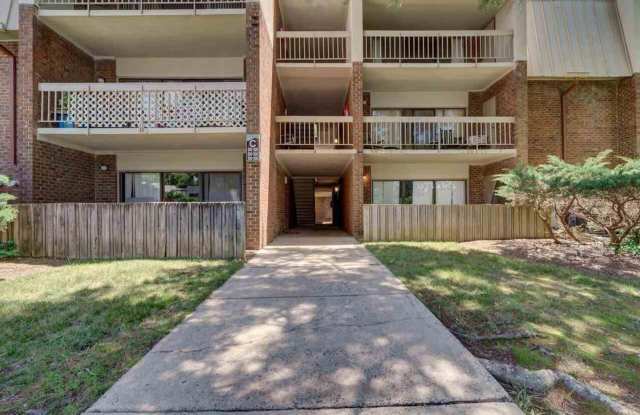 Room in 2 Bedroom Apartment at Umstead Dr photos photos