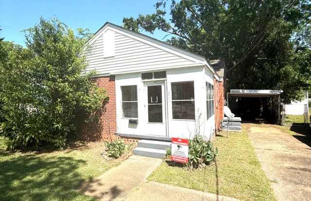 ** 3 bed 1 bath located close to downtown ** Call 334-366-9198 to schedule a self-showing photos photos