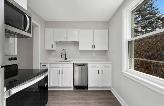 SECURE your spot TODAY and ENJOY $100 OFF the 1st MONTH of rent if signed lease by 12/18/24! BEAUTIFUL 2 BEDROOM WITH CENTRAL AIR AVAILABLE IN CARRICK! - 1708 Amanda Street, Pittsburgh, PA 15210