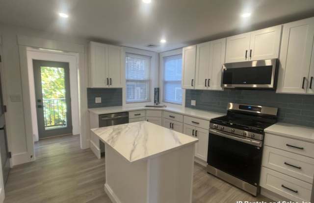 452 Centre St. photos photos