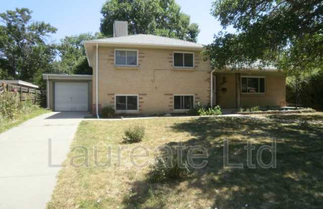 2332 Oakland St. Gallery 1