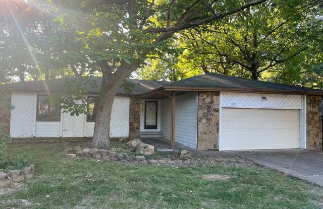 Spacious 4-Bedroom Home with Bonus Room photos photos