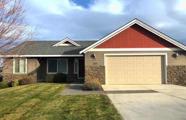 Single Story Home w/Huge Fenced Backyard! photos photos