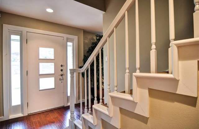 909 Knott Place Gallery 4
