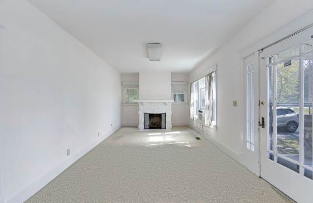 Berry Hill Craftsman! 3br/1bath Gallery 4
