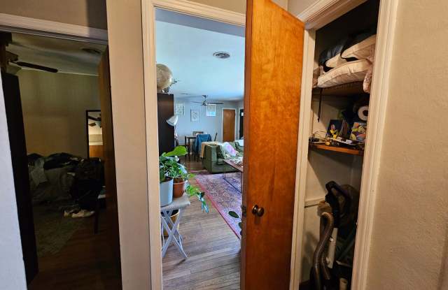 The Iris - 3 Bed/1 Bath House Gallery 4