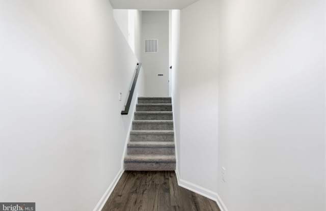 1074 MEADOWLARK Drive Gallery 3