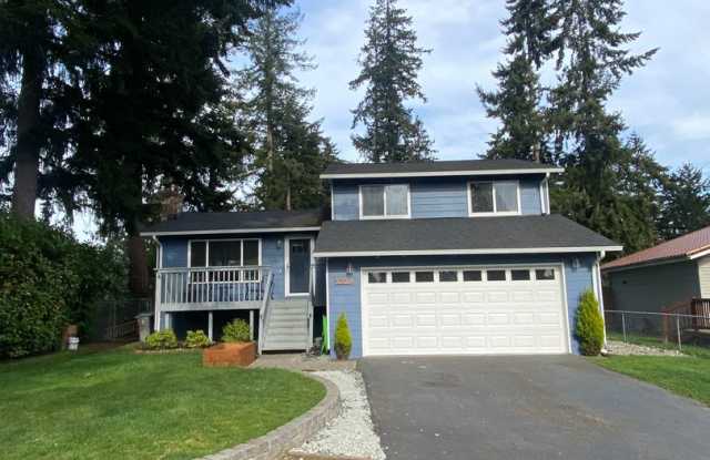 Beautifully Maintained 3 Bedroom 2 Bath Home with Garage and Fenced Yard! Pets Welcome! photos photos