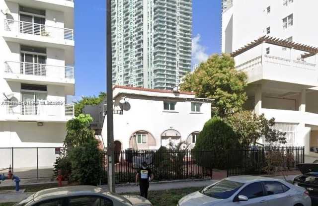 437 NE 30th St photos photos