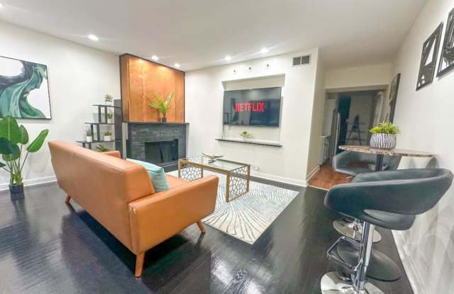 117 East Bellevue Pl. Gallery 4