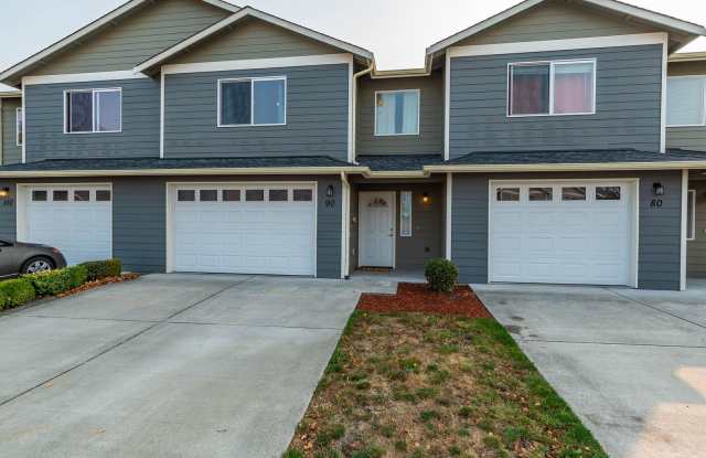 Conveniently Located 3 Bedroom Townhouse - 90 Northeast Melrose Drive, Oak Harbor, WA 98277