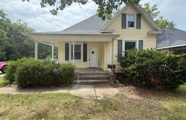 Cute 2 bedroom 1 bath home with so much space! photos photos Cute 2 bedroom 1 bath home with so much space! photos photos