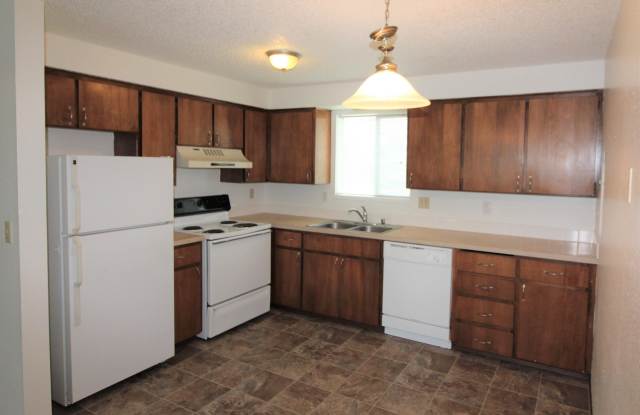 31 N 46th Street - 31 North 46th Avenue, West Richland, WA 99353