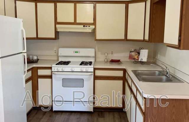 2954 Northeast Taylor Street - 2 Gallery 2