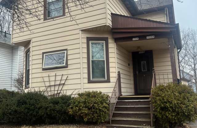 1008 Waugoo Avenue - A photos photos