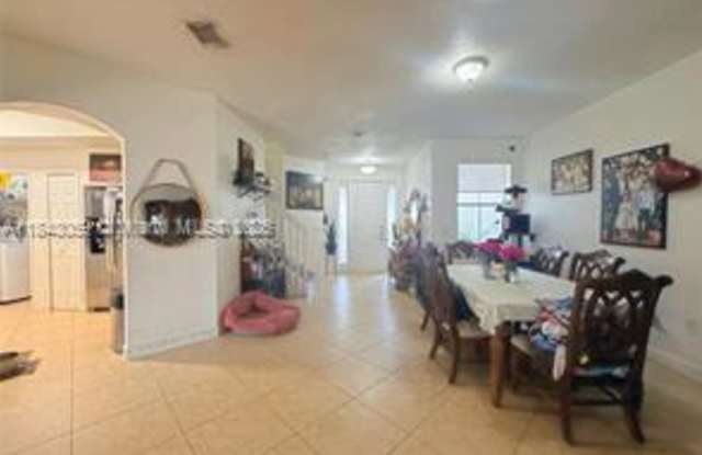 10828 Northwest 85th Terrace Gallery 2