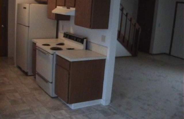 Spacious Three Bedroom Townhome with Attached Garage!! Gallery 3