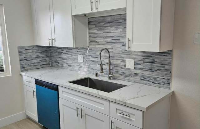 Beautifully remodeled 2-bedroom, 1-bathroom unit in a convenient San Diego location. Gallery 4
