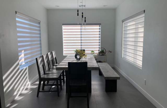 Fully Furnished 4BR + RV Garage Gallery 4