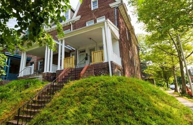 2025/2026 JHU Off-Campus 5bd/3ba Charles Village w/ W/D  parking!.. Available 6/9/25 - 310 East University Parkway, Baltimore, MD 21218