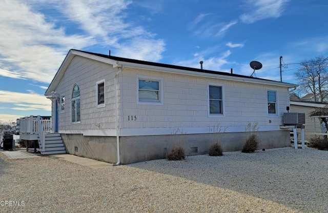 115 Charles Boulevard photos photos