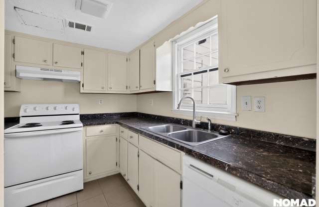 Charming 2BR Townhome in Norcross Gallery 4