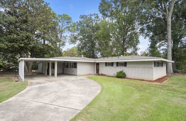 8709 Forest Hill Drive Gallery 2