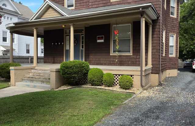 Charming First-Floor Apartment on Gorgeous Camden Ave! Gallery 3