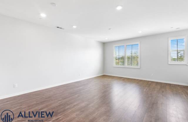 Modern Tri-Level Townhome with Office, 2-Car Garage & Prime Anaheim Location! Gallery 4