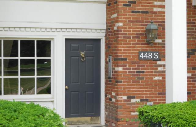 448 Fox Hills Drive S unit: 3 photos photos