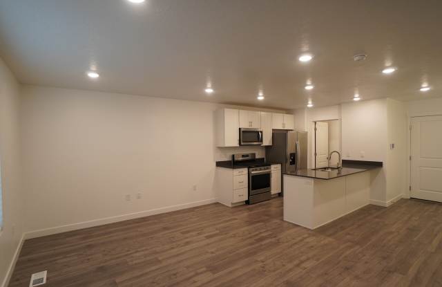 942 E Thunderbolt Ct Gallery 3