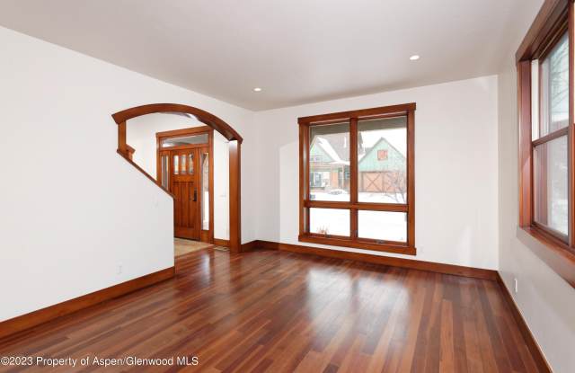 210 Juniper Court Gallery 4