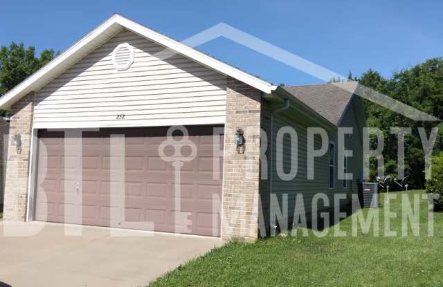 3 Bedroom 2 Car Garage Duplex in Branson photos photos