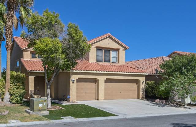 Summerlin!! 5 bedroom home!! W/Bed  bath downstairs!! 3 Car Garage!! Synthetic grass in front yard. Back has patio. Gallery 2