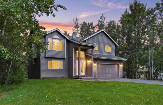 Beautiful 5 bed 3 bath 2 car heated garage home! Gallery 1