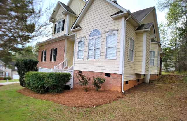 Gorgeous 3BD/2.5BA home with large upstairs bonus room and a 2 car garage in Clayton/Garner area! photos photos