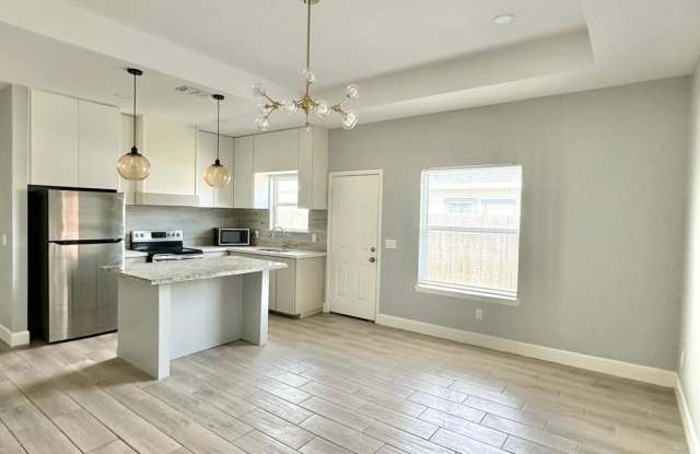 825 S Missouri St - 825 South Missouri Street, Alton, TX 78573