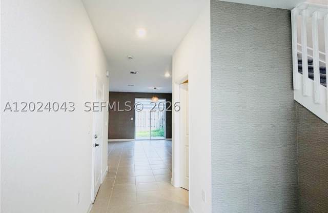 663 SE 13th St Cir Gallery 2