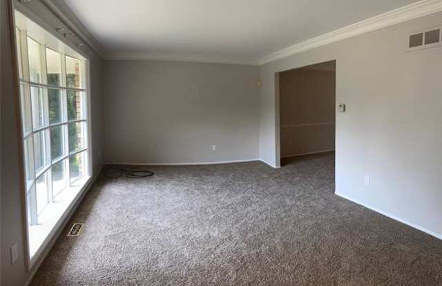 494 ROLLING GREEN Circle S Gallery 2