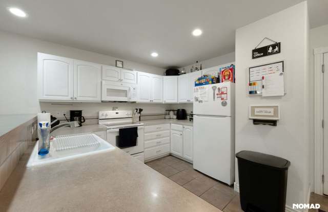 Spacious 4BR Townhome in Greeley Gallery 4