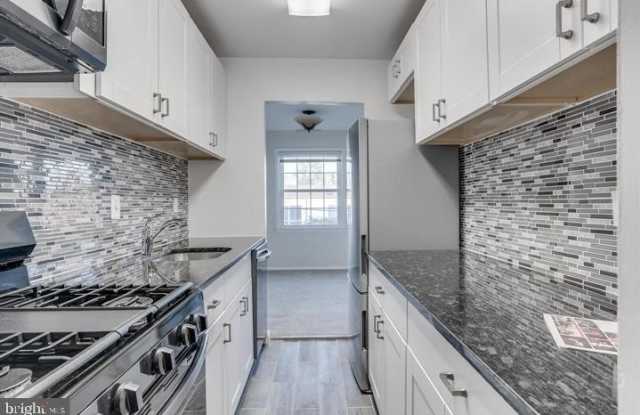 109 CENTER STREET N photos photos