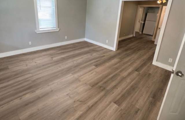 NOW PRE-LEASING! AVAILABLE 8/10/26!!! Adorable 3 Bedroom/1.5 Bathroom House Gallery 4