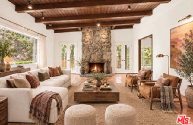 2370 Nichols Canyon Road Gallery 1