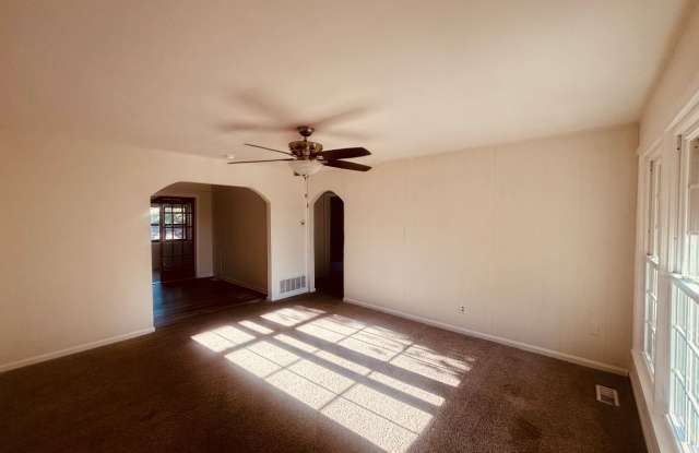 3-Bedroom 1.5 Bath with Attached Garage located near Near WSU- Available Now! Gallery 3