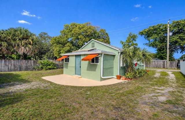 224 SW 15th St photos photos