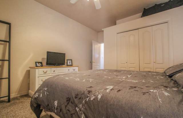 Plenty of space with this 4 Bedroom, 2 Bath home in the Wood Streets! Gallery 1