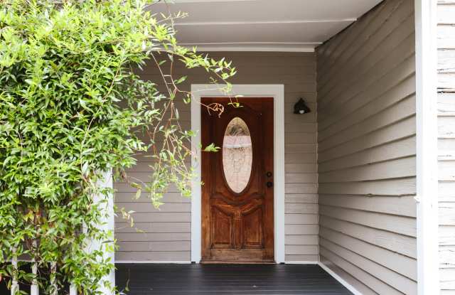 291 Athens Avenue Gallery 3