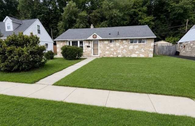 Large 3 bedroom 1 bath in Bristol PA. Recently renovated single home with new flooring Gallery 4