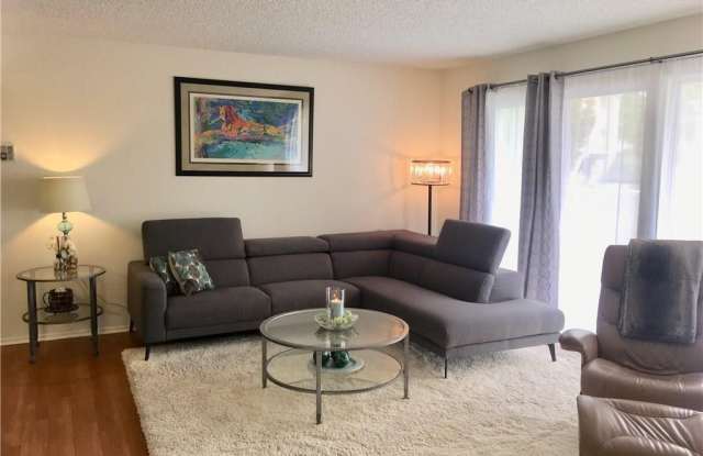 2330 Via Mariposa W Gallery 4