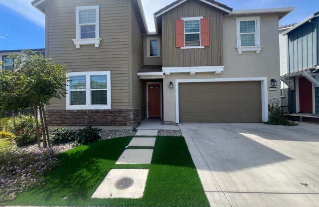 Folsom 2800 Sqft. 5 Bedroom 4 Bathroom Home for Rent Gallery 1